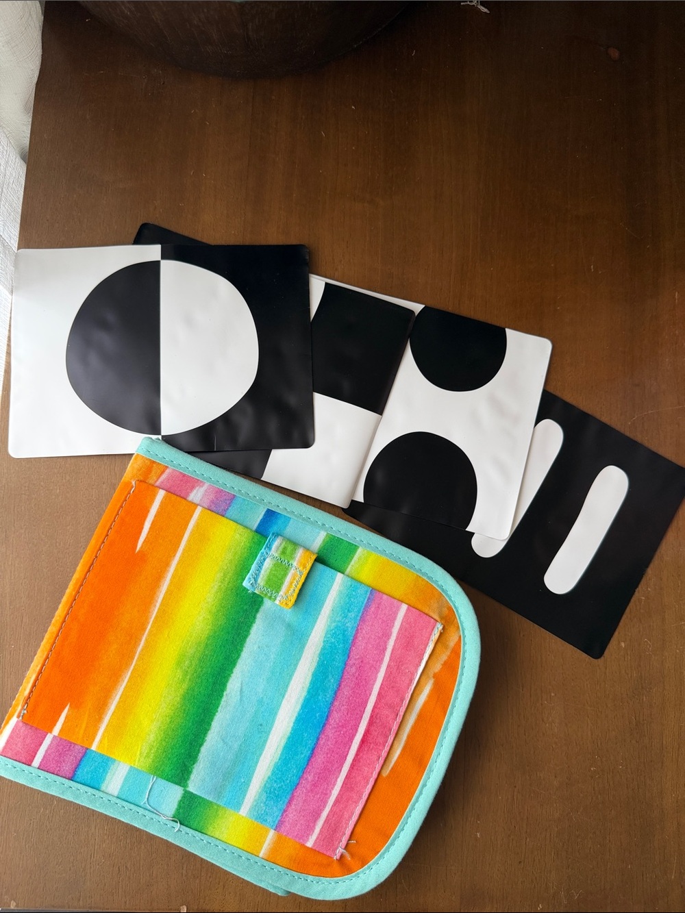 Lovevery standing card holder with 4 cards